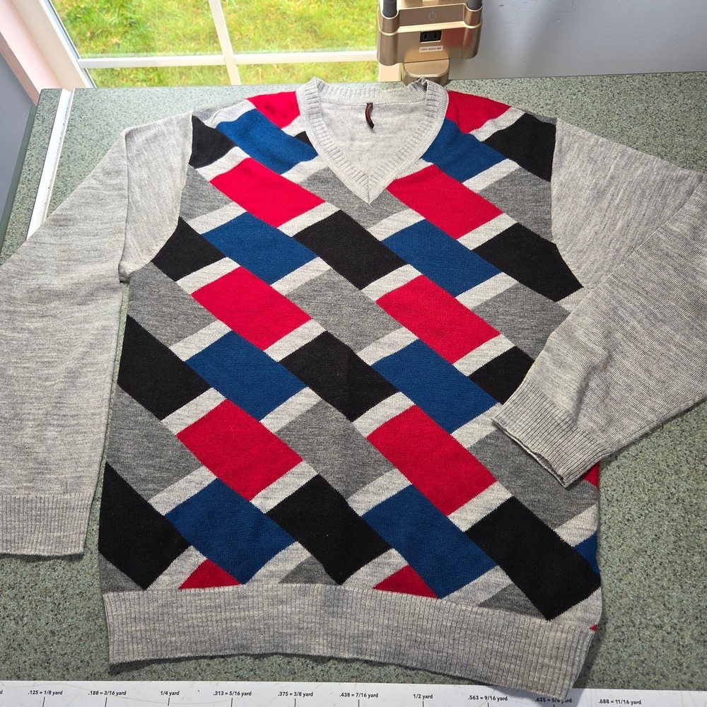 Flying Machine Sweater Mens Large Gray Red‎ Blue Argyle V-Neck Geometric